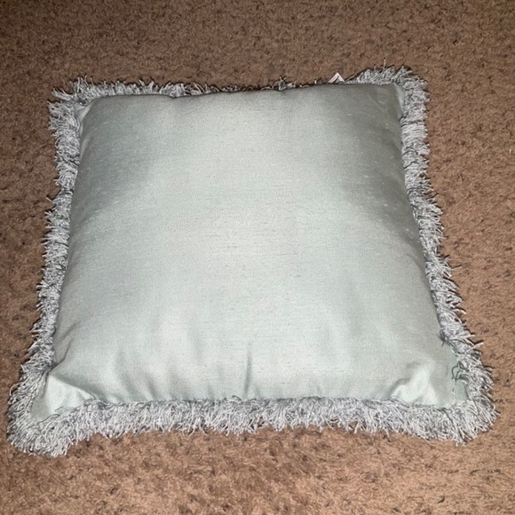 JC Penny Supreme Fringe Pillow Home Collection 17X17in 43X43cm - Picture 6 of 9